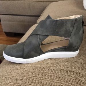 Wedge sneakers